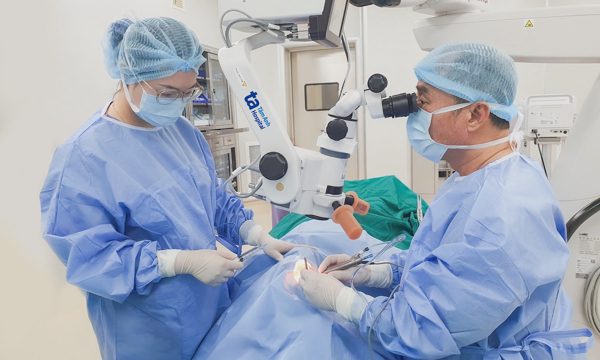 Đục thủy tinh thể nghi do dùng 'thuốc gia truyền' chữa gout