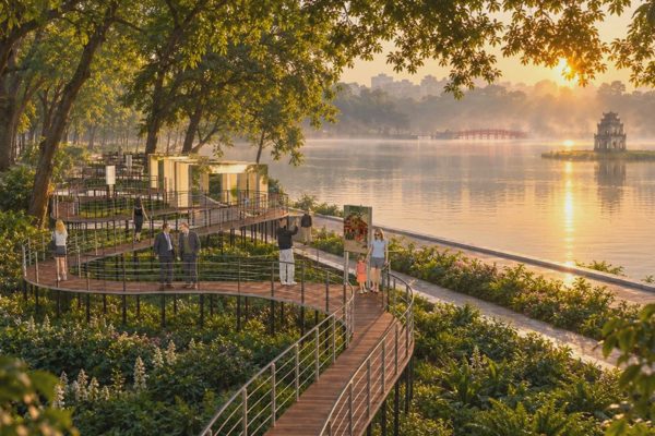 Dựng cầu cạn uốn lượn như dải lụa sát hồ Gươm