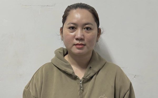 Dựng chuyện đi chuyên cơ chở 90 tỉ ra Côn Đảo nhưng bị tạm giữ để lừa tiền của nhiều người