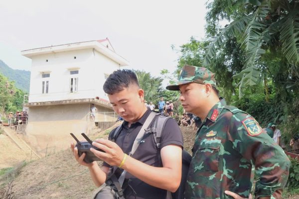 Dùng flycam tìm 2 nam sinh mất tích khi đi tắm sông ở Thanh Hóa