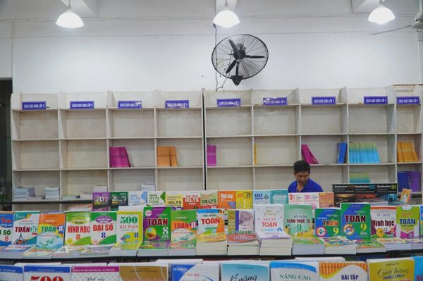 Dừng gói mua sắm sách giáo khoa, vận động các nguồn để cấp phát miễn phí
