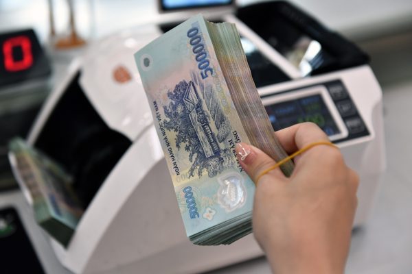 Dùng thẻ tín dụng hạn mức 30 triệu đồng, trả gần 100 triệu vẫn gánh nợ gấp đôi