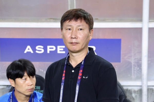 Đừng trách HLV Kim Sang-sik