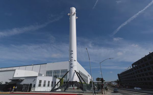 Được quân đội Mỹ tạo lợi thế, SpaceX sẽ có quyền điều phối giao thông vũ trụ?