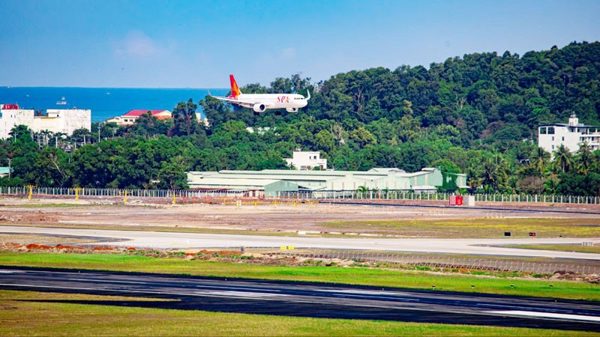 Đường cất hạ cánh số 2 Cảng hàng không quốc tế Phú Quốc đón chuyến bay thương mại đầu tiên