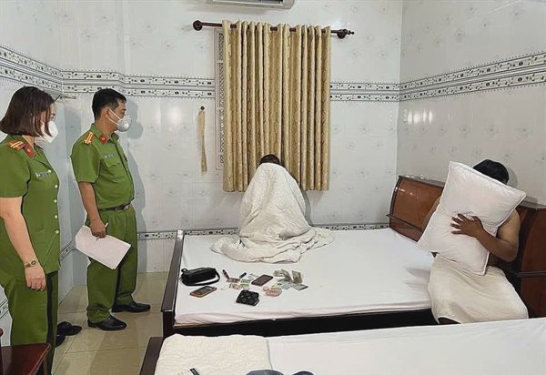 Đường dây môi giới mại dâm theo 'tour du lịch'