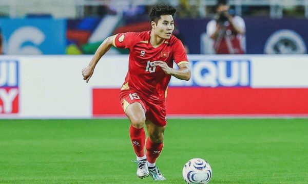 Đường đến bóng đá của 'máy chạy' Trương Tiến Anh