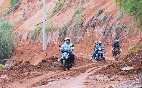 Đường đến Đà Lạt xuất hiện hàng loạt điểm sạt lở: Khẩn trương gia cố