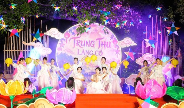 Đường Lâm tổ chức chương trình “Đêm trăng làng cổ”