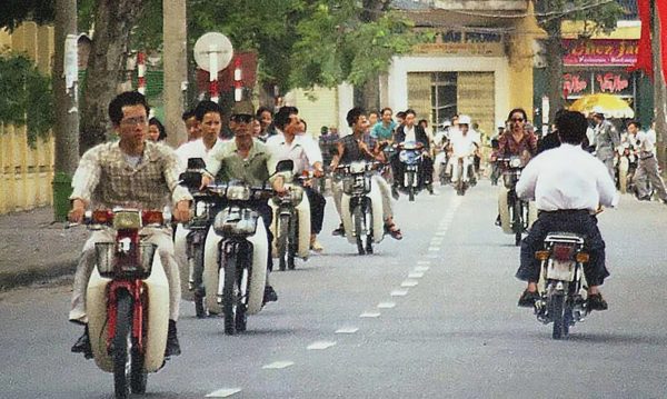Đường phố Hà Nội cuối thập niên 1990 qua ống kính nhiếp ảnh gia Nhật