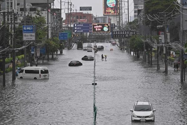 Đường phố hóa sông, Bangkok ban bố tình trạng thảm họa