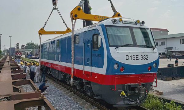 Đường sắt Việt Nam nhận lô đầu máy thế hệ mới