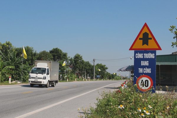 Đường thoáng đẹp tài xế vẫn “rén” vì dày đặc biển 40km/h