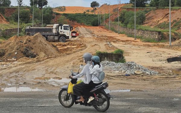 Đường ven biển thi công kiểu 'rùa bò', lãnh đạo tỉnh Lâm Đồng liên tục kiểm tra