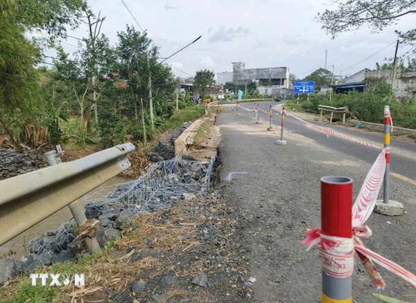 Đường xuống cấp kéo dài, người dân Đắk Lắk mong sớm được sửa chữa
