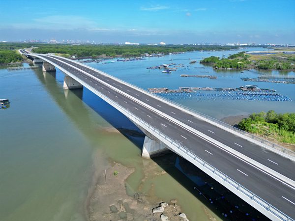 Đường xuyên đầm lầy nối cảng Cái Mép với cao tốc Biên Hòa dần về đích
