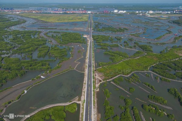 Đường xuyên đầm lầy nối cảng Cái Mép với cao tốc Biên Hòa