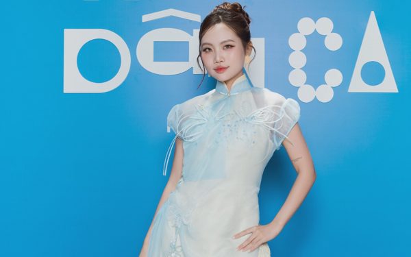 Ê kíp Phương Mỹ Chi ăn cơm với đậu hũ để dành tiền làm dự án Dân chơi dân ca