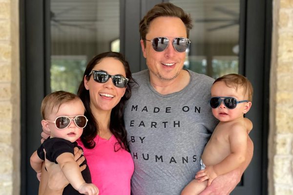 Elon Musk chia tay bạn gái