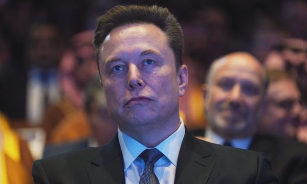 Elon Musk dùng X khuấy đảo chính trường Anh
