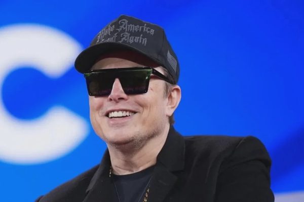 Elon Musk nói về khối tài sản 900 tỷ USD: “Tôi không ôm núi tiền mặt”