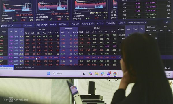 Em dâu Chủ tịch Kosy muốn 'bắt đáy' cổ phiếu