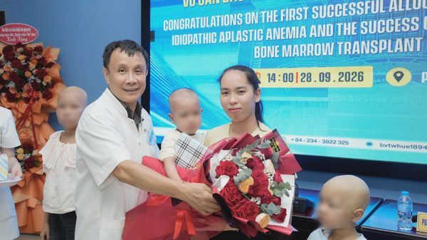 Em trai 18 tháng tuổi hiến tế bào gốc ghép cho chị 4 tuổi