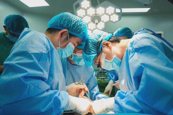 Em trai hiến một phần gan: "Tôi sẵn sàng cho đi một phần cơ thể để cứu anh"