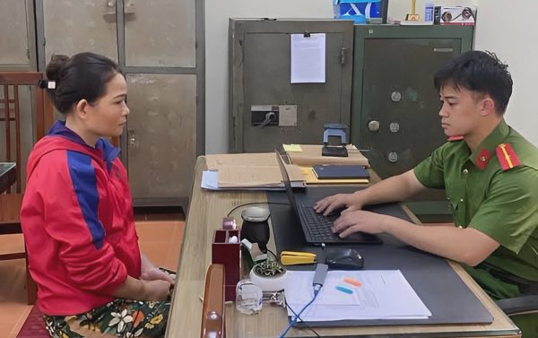 Ép con của bạn trai uống thuốc diệt chuột để trút giận