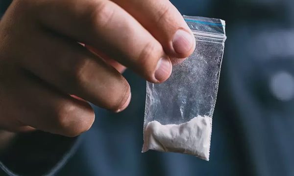 Ép con nợ bỏ heroin vào túi rồi quay clip, uy hiếp buộc trả 700 triệu đồng