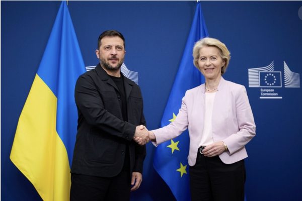 EU cấp thêm 3,3 tỷ Euro cho Ukraine sau một cuộc điện thoại