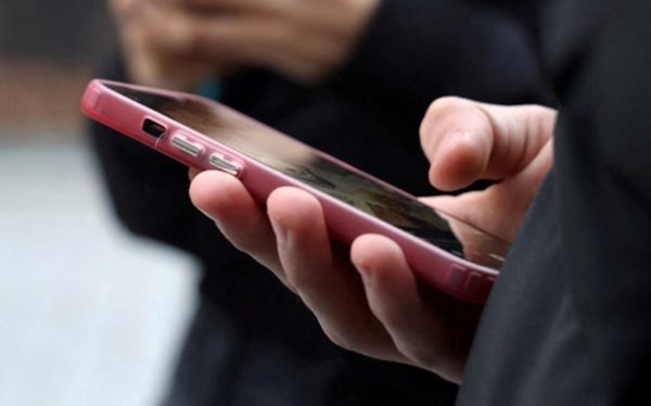 EU đề xuất cấm trẻ dưới 15 tuổi dùng mạng xã hội và chatbot AI