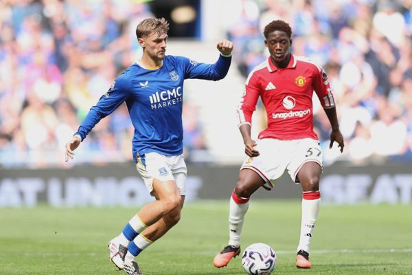 Everton 0-1 Man Utd (hiệp 2): Mbeumo mở tỷ số