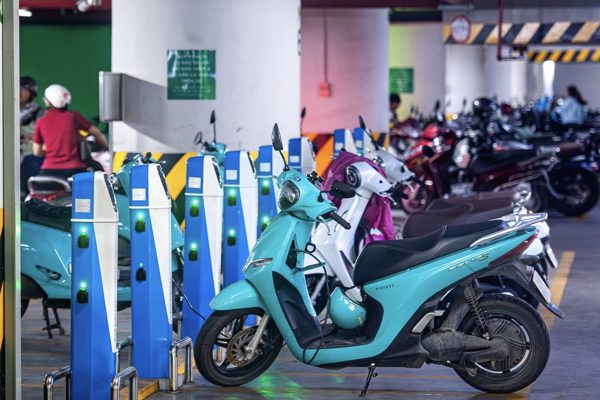 EVN làm rõ tiêu chí áp dụng với trạm, trụ sạc và tủ đổi pin xe điện