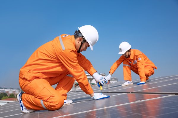 EVNHANOI khuyến khích người dân phát triển điện mặt trời mái nhà