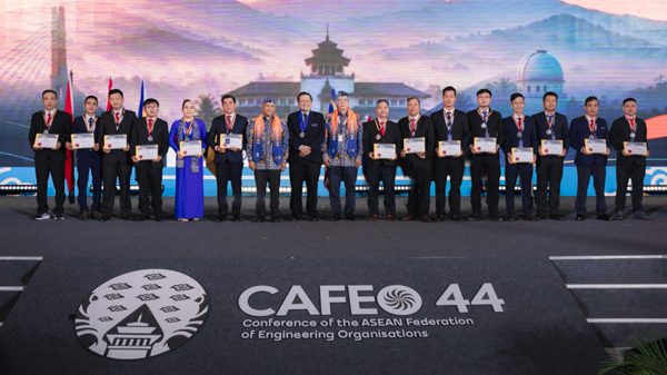 EVNHCMC có thêm 18 cá nhân được vinh danh Kỹ sư chuyên nghiệp ASEAN