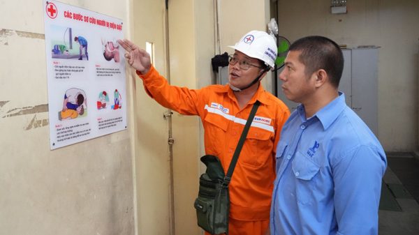 EVNHCMC hướng dẫn người dân phòng tránh tai nạn điện khi ngập nước