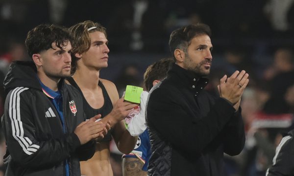 Fabregas: 'Đừng vội phủ nhận đóng góp của Carrick cho Man Utd'