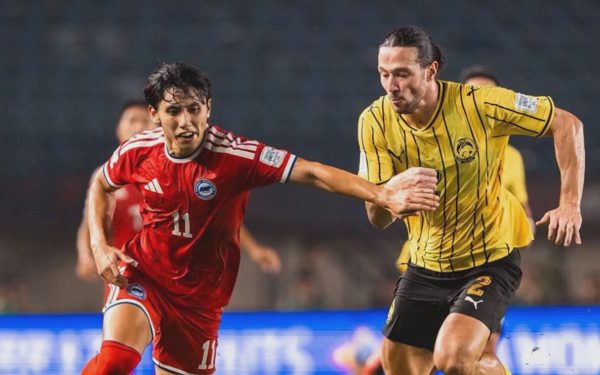 Fan Singapore nổi giận: 'Chúng ta tự chui vào vở hài kịch ở FIFA ASEAN Cup'