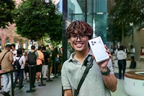 'Fan Táo' quốc tế xếp hàng chờ mua iPhone 18, Singapore có người mua 33 chiếc