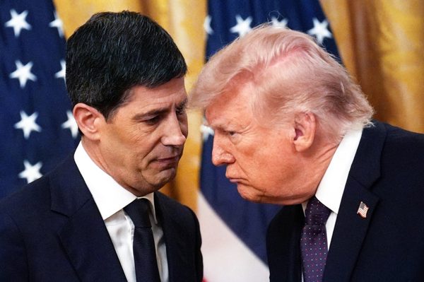 Fed tăng lãi suất bất chấp sức ép từ ông Trump