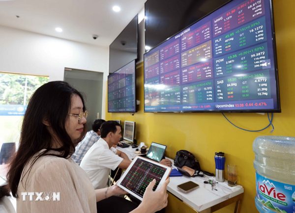 Fed tăng lãi suất: Chứng khoán bật tăng gần 13 điểm