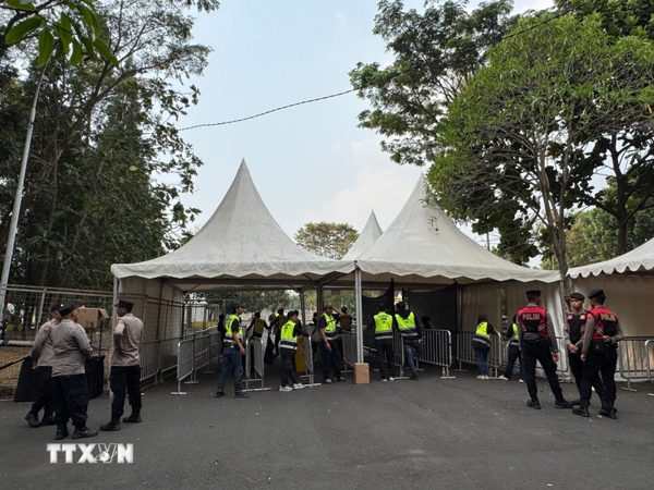 FIFA ASEAN Cup: Cổ động viên Việt Nam đến Bandung "tiếp lửa"
