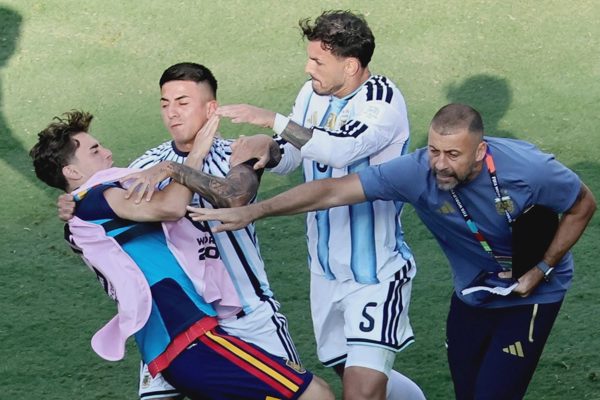 FIFA bất ngờ giảm án phạt cho hàng loạt cầu thủ Argentina sau World Cup