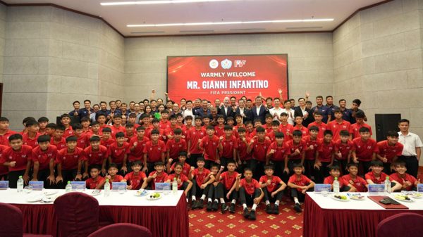 FIFA sẵn sàng đồng hành cùng bóng đá Việt Nam vươn tầm quốc tế