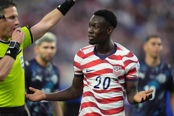 FIFA sẽ sửa đổi Điều 27 của quy tắc kỷ luật sau vụ việc của Balogun
