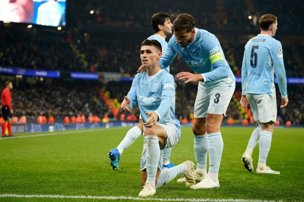 Foden trở lại bằng hat-trick, Man City vùi dập AEK Athens