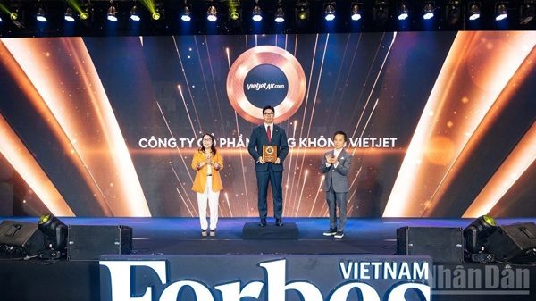 Forbes vinh danh Vietjet trong Top 50 công ty niêm yết tốt nhất Việt Nam