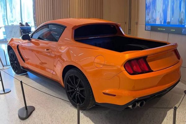 Ford bí mật biến chiếc Mustang thành xe bán tải cực dị, giấu kín suốt nhiều năm
