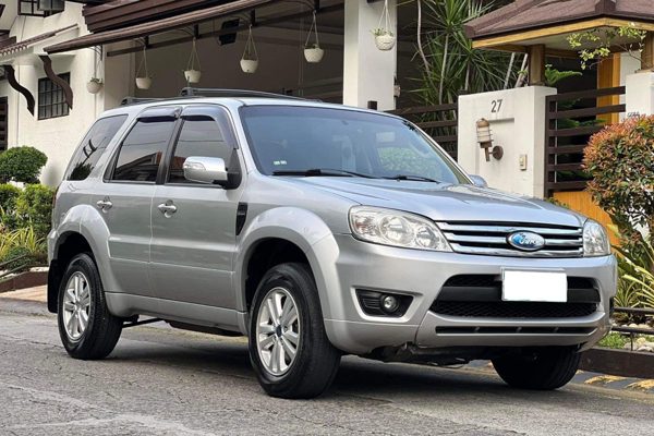 Ford Escape hơn 20 năm tuổi được thanh lý từ 40 triệu đồng